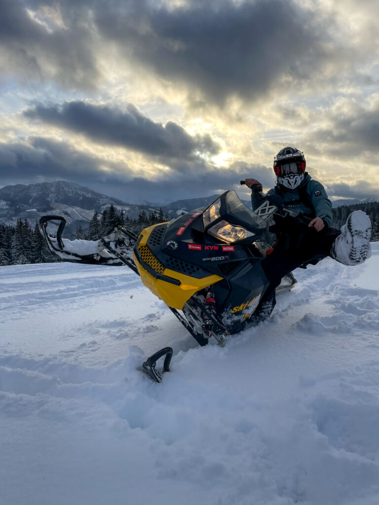 skutery śnieżne zakopane - widok na tatry